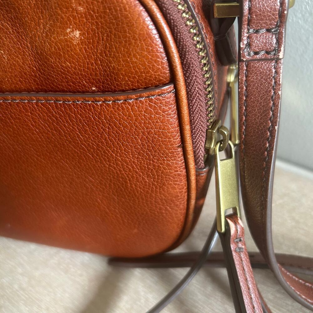 Vintage-Inspired Boho Minimalist Fossil Leather Crossbody - Picture 10 of 16